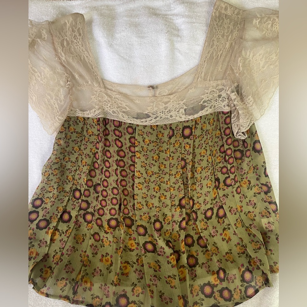Petticoat Alley Floral Lace Women's Top